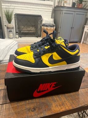 Nike Men’s Low-Top Sneakers in Yellow and Black